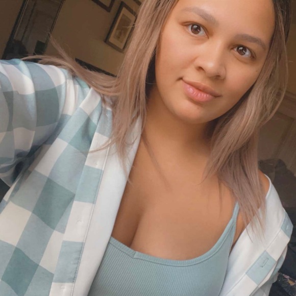 Meet your Posher, Kayla - Picture 1 of 1
